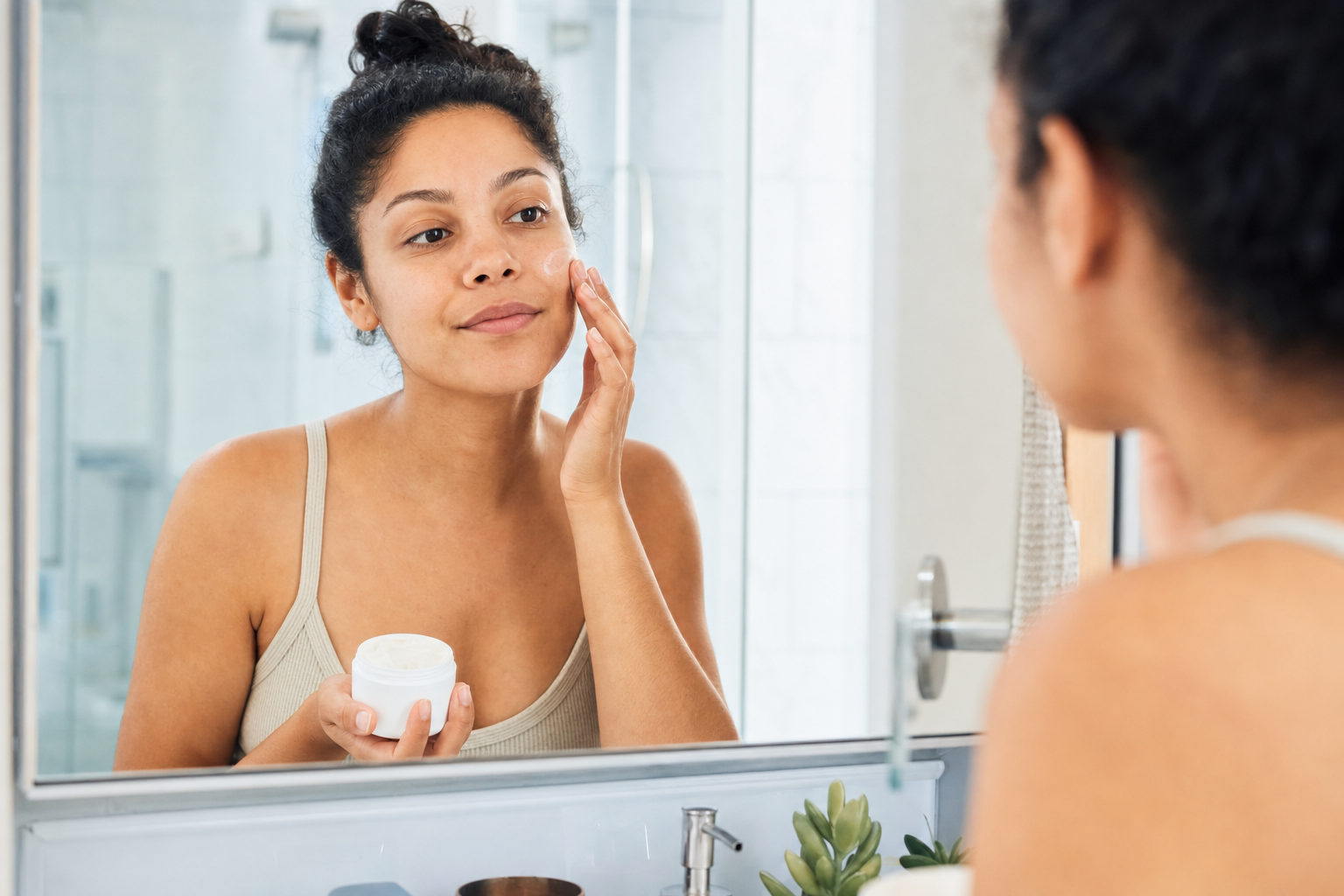 Person applying gentle moisturizer as part of a sensitive skin routine
